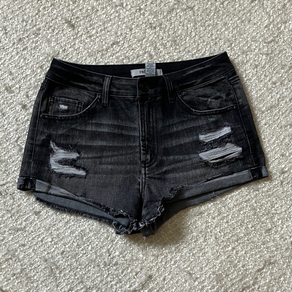 🖤 REFUGE WOMENS SIZE 2 DISTRESSED BLACK DENIM SHORTY SHORTS